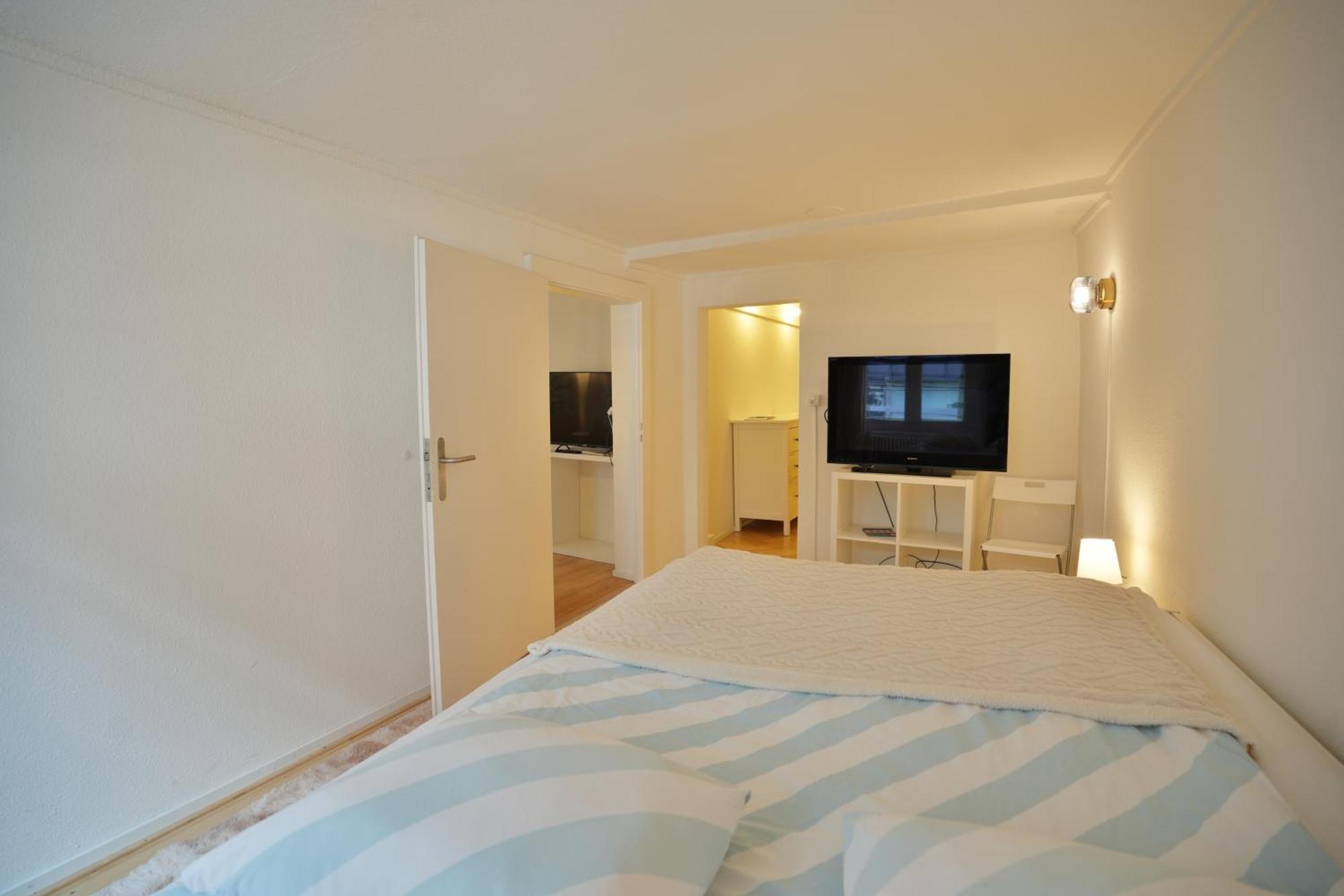Cozy City Center, 4 Bedroom- 120Sq, 5Min Walk To Main Station Базель Экстерьер фото