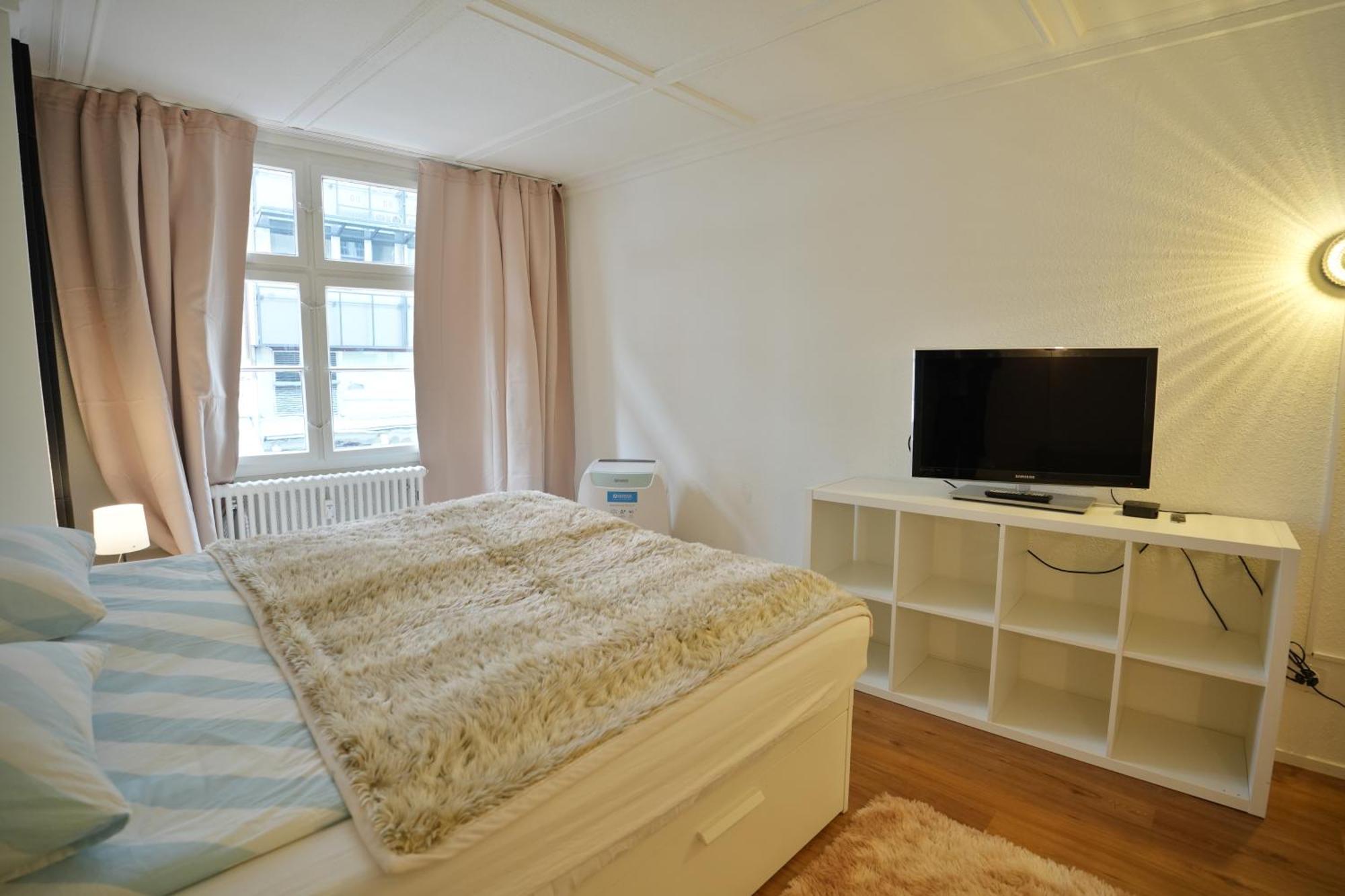 Cozy City Center, 4 Bedroom- 120Sq, 5Min Walk To Main Station Базель Экстерьер фото