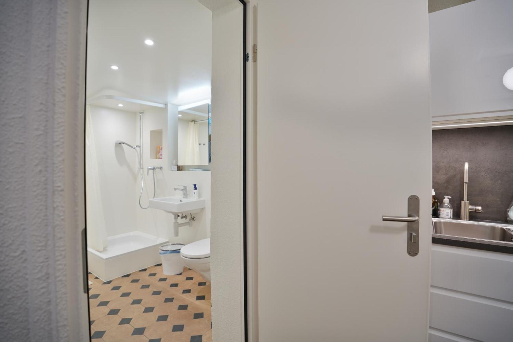 Cozy City Center, 4 Bedroom- 120Sq, 5Min Walk To Main Station Базель Экстерьер фото